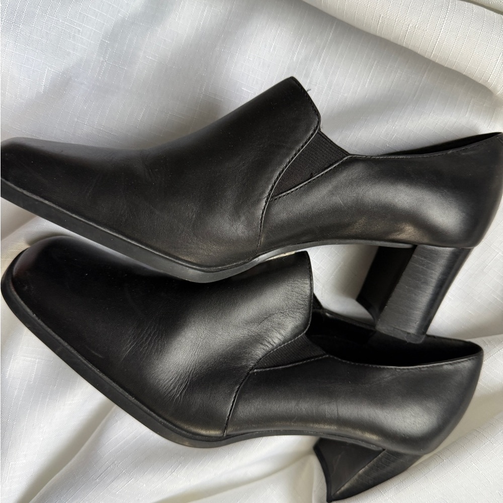 AEROSOLES Black Women's Heeled Shoes